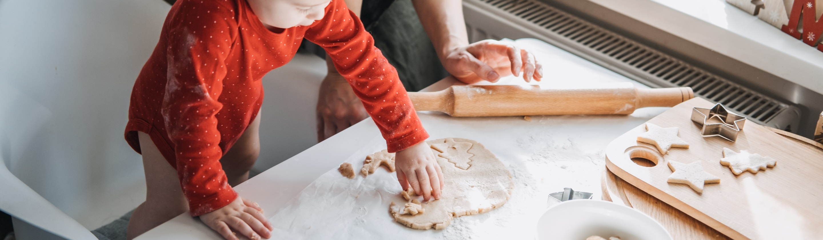 Weihnachtszeit ist Naschzeit! Unsere Tipps für zuckerreduziertes Genießen Plätzchen ausstechen